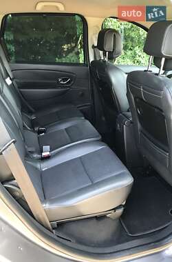Минивэн Renault Scenic 2012 в 