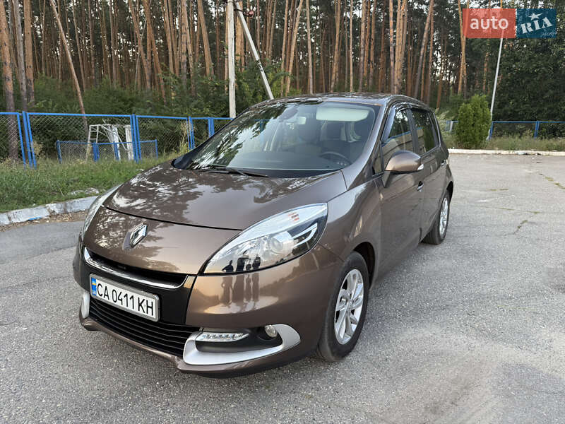 Минивэн Renault Scenic 2012 в 