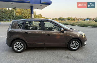 Минивэн Renault Scenic 2012 в 