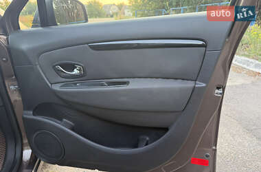 Минивэн Renault Scenic 2012 в 