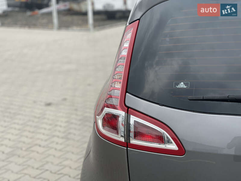 Мінівен Renault Scenic 2011 в Нововолинську