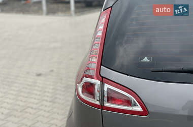 Минивэн Renault Scenic 2011 в 