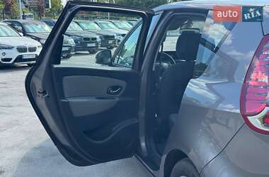 Минивэн Renault Scenic 2011 в 