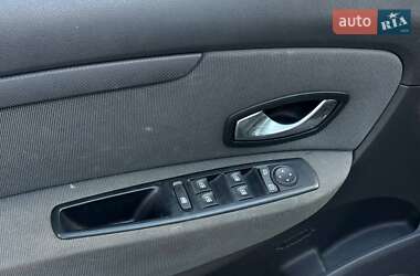 Минивэн Renault Scenic 2011 в 
