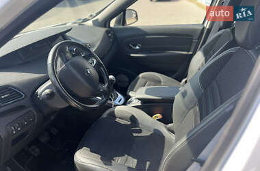 Минивэн Renault Scenic 2015 в 