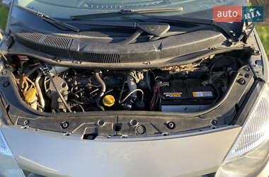 Минивэн Renault Scenic 2003 в 