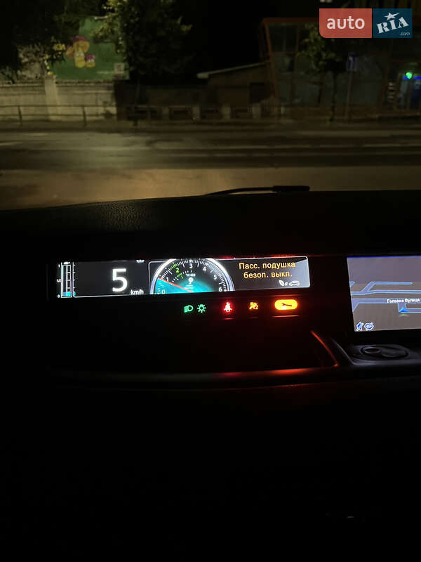 Мінівен Renault Scenic 2013 в Чернівцях