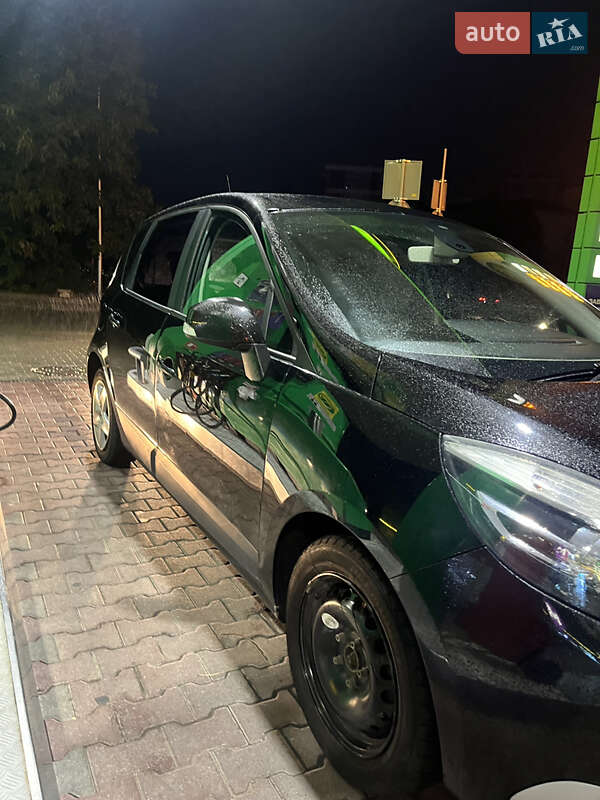 Мінівен Renault Scenic 2013 в Чернівцях