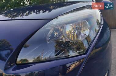 Минивэн Renault Scenic 2010 в 