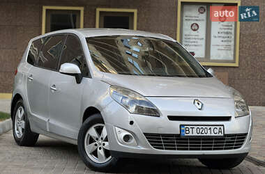 Минивэн Renault Scenic 2011 в 