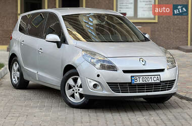Минивэн Renault Scenic 2011 в 