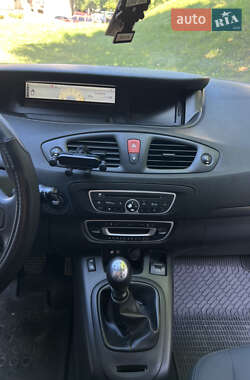 Минивэн Renault Scenic 2010 в 