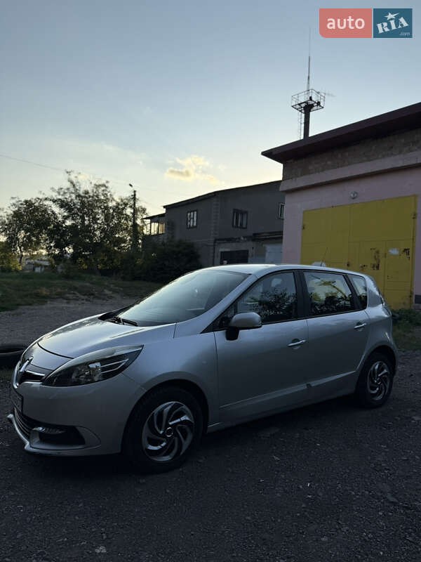 Мінівен Renault Scenic 2014 в Чернівцях