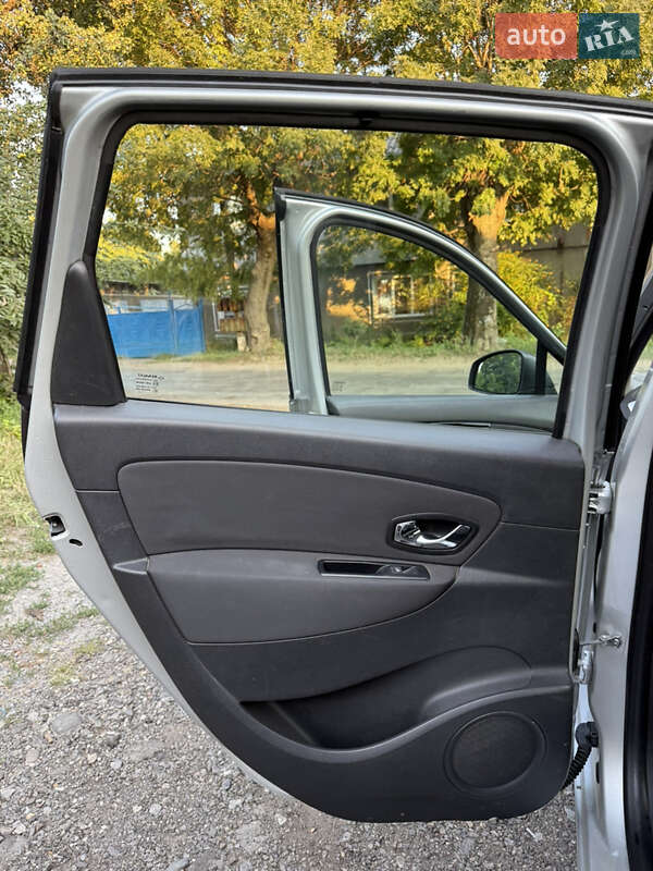 Мінівен Renault Scenic 2014 в Чернівцях