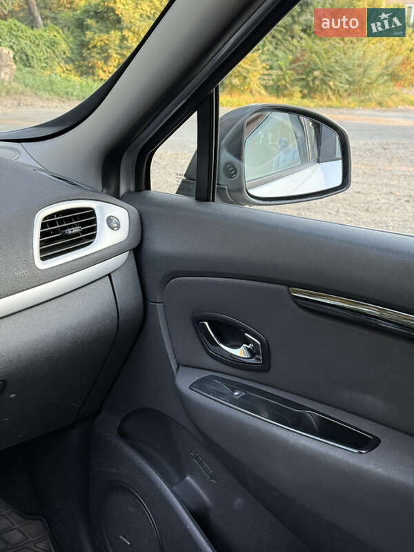Мінівен Renault Scenic 2014 в Чернівцях