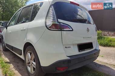 Минивэн Renault Scenic 2012 в 