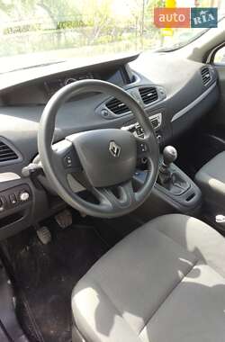 Минивэн Renault Scenic 2012 в 