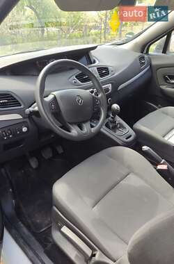 Минивэн Renault Scenic 2012 в 