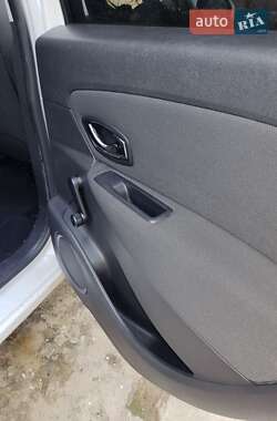 Минивэн Renault Scenic 2012 в 