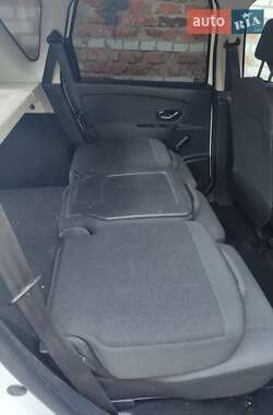 Минивэн Renault Scenic 2012 в 