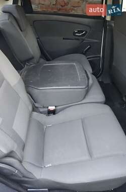 Минивэн Renault Scenic 2012 в 