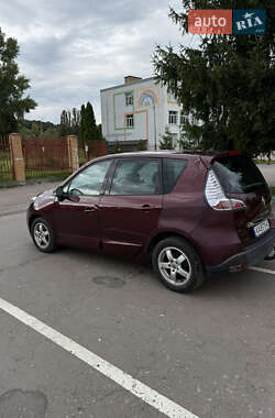 Минивэн Renault Scenic 2012 в 