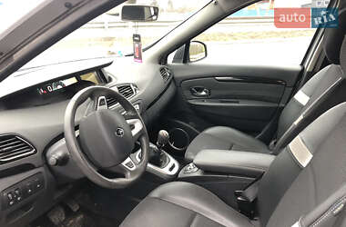 Минивэн Renault Scenic 2011 в 