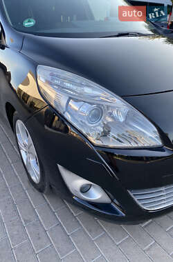 Минивэн Renault Scenic 2011 в 