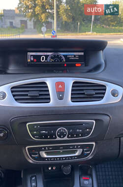 Минивэн Renault Scenic 2011 в 