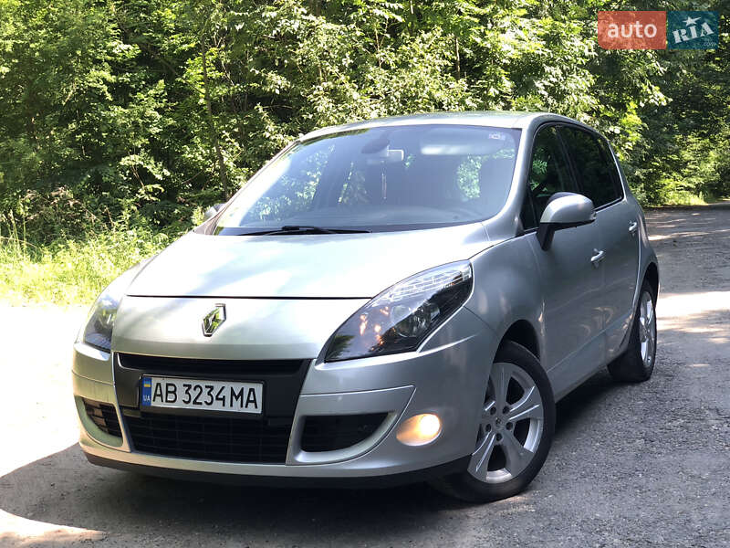 Минивэн Renault Scenic 2011 в 
