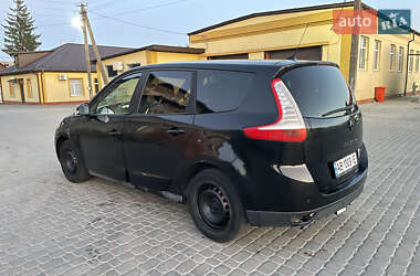 Минивэн Renault Scenic 2011 в 