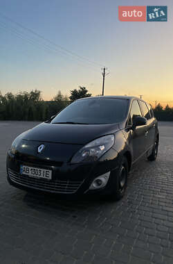 Минивэн Renault Scenic 2011 в 