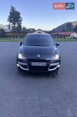 Минивэн Renault Scenic 2010 в 