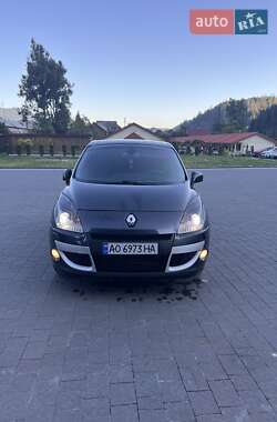 Минивэн Renault Scenic 2010 в 
