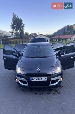 Минивэн Renault Scenic 2010 в 