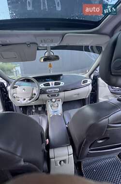 Минивэн Renault Scenic 2010 в 