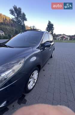 Минивэн Renault Scenic 2010 в 