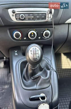 Минивэн Renault Scenic 2013 в 
