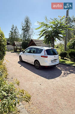 Минивэн Renault Scenic 2012 в 