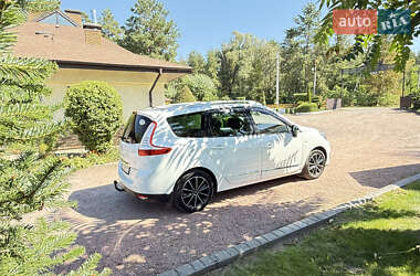 Минивэн Renault Scenic 2012 в 