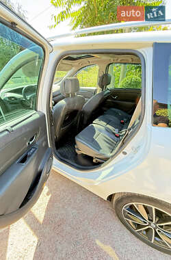 Минивэн Renault Scenic 2012 в 