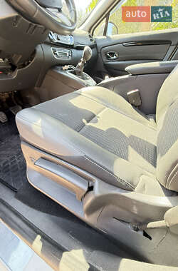 Минивэн Renault Scenic 2012 в 