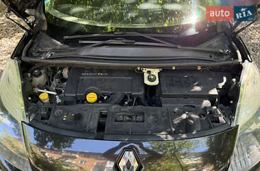 Минивэн Renault Scenic 2009 в 