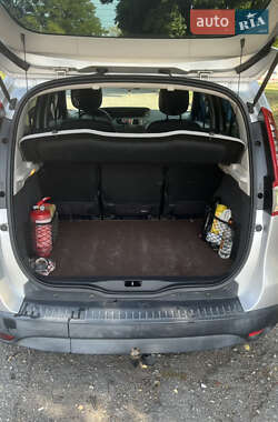 Минивэн Renault Scenic 2010 в 