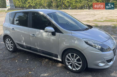Минивэн Renault Scenic 2010 в 