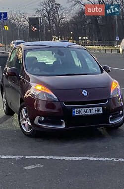 Минивэн Renault Scenic 2012 в 