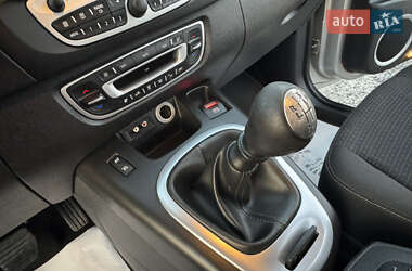 Минивэн Renault Scenic 2010 в 