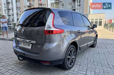 Минивэн Renault Scenic 2012 в 