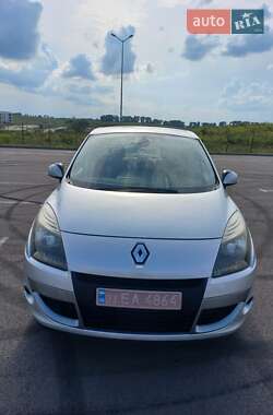 Минивэн Renault Scenic 2011 в 