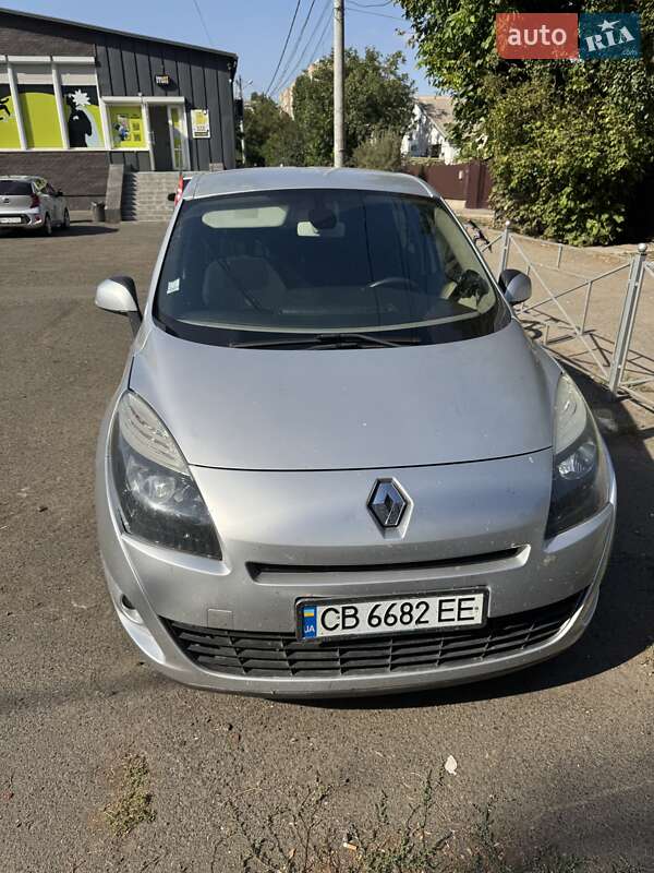 Минивэн Renault Scenic 2011 в 